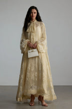 Vestido Iris en color beige crema con encaje calado · Cloe Paris