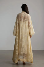 Vestido Iris en beige crema vista frontal con manga larga · Cloe Paris