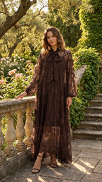 Vestido largo de encaje bohemio Iris en marrón chocolate · Cloe Paris